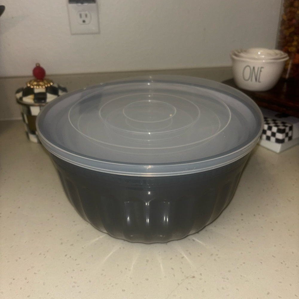 Gray Kitchen Storage Bowl with Lid